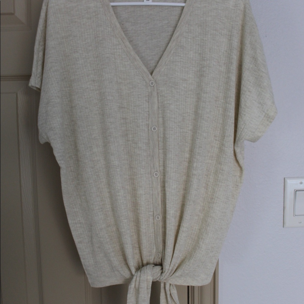 worn once! oatmeal color soft button down w/ knot